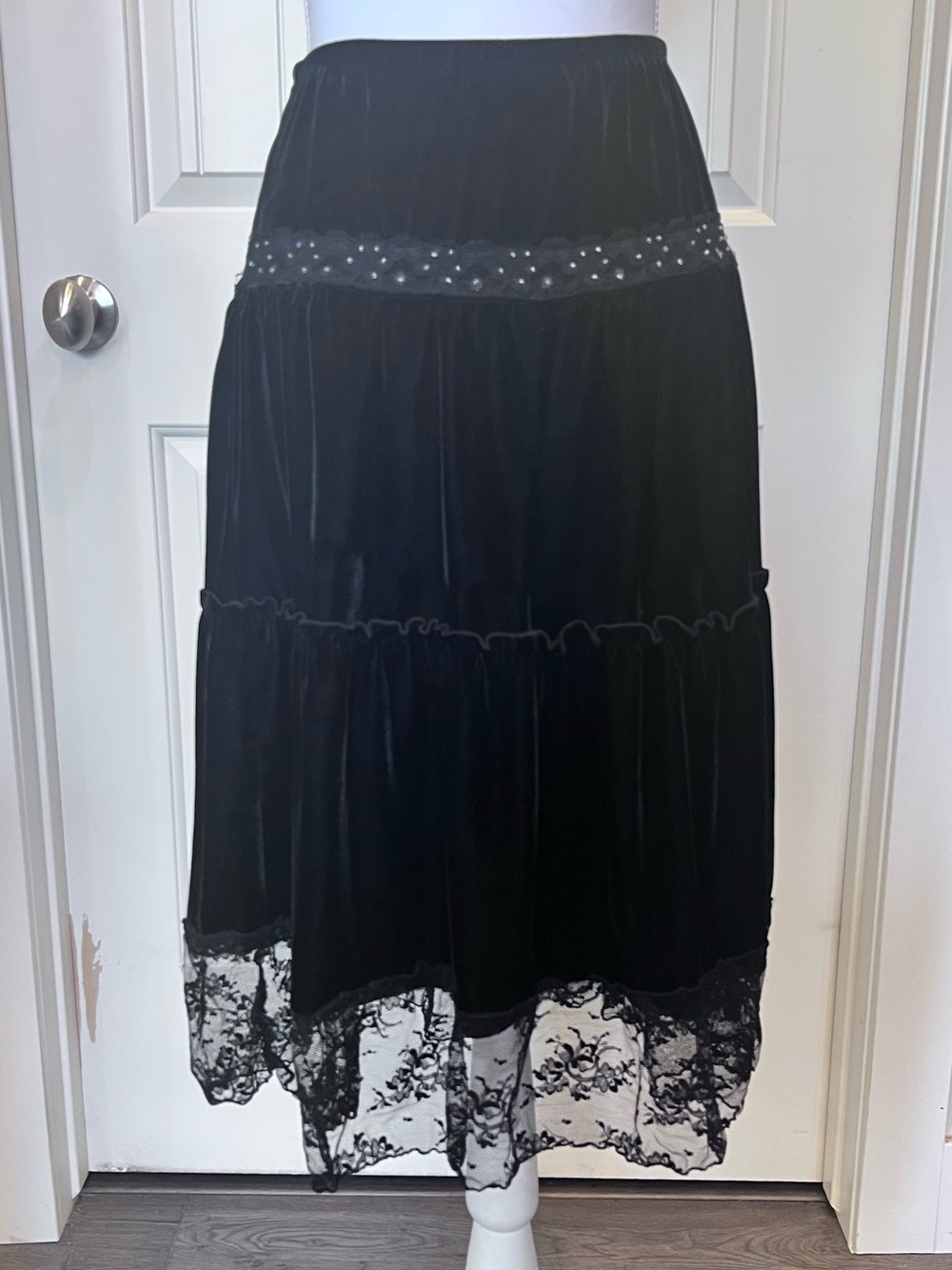 Vintage Amy Byer Black Velvet Tiered Skirt Sparkly Lace Hem At Top Beaded Lace